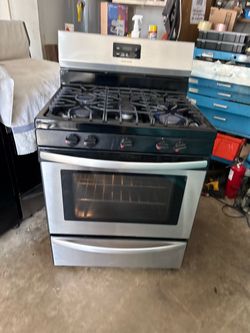FRIGIDAIRE GALLERY GAS STOVE STAINLESS STEEL 5 BURNERS ESTUFA DE GAS MUY BUENA