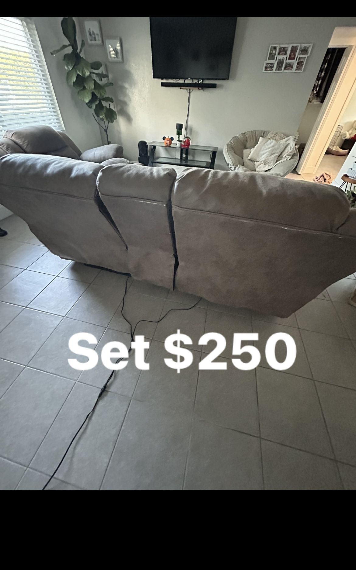 Recliner Set And Table 