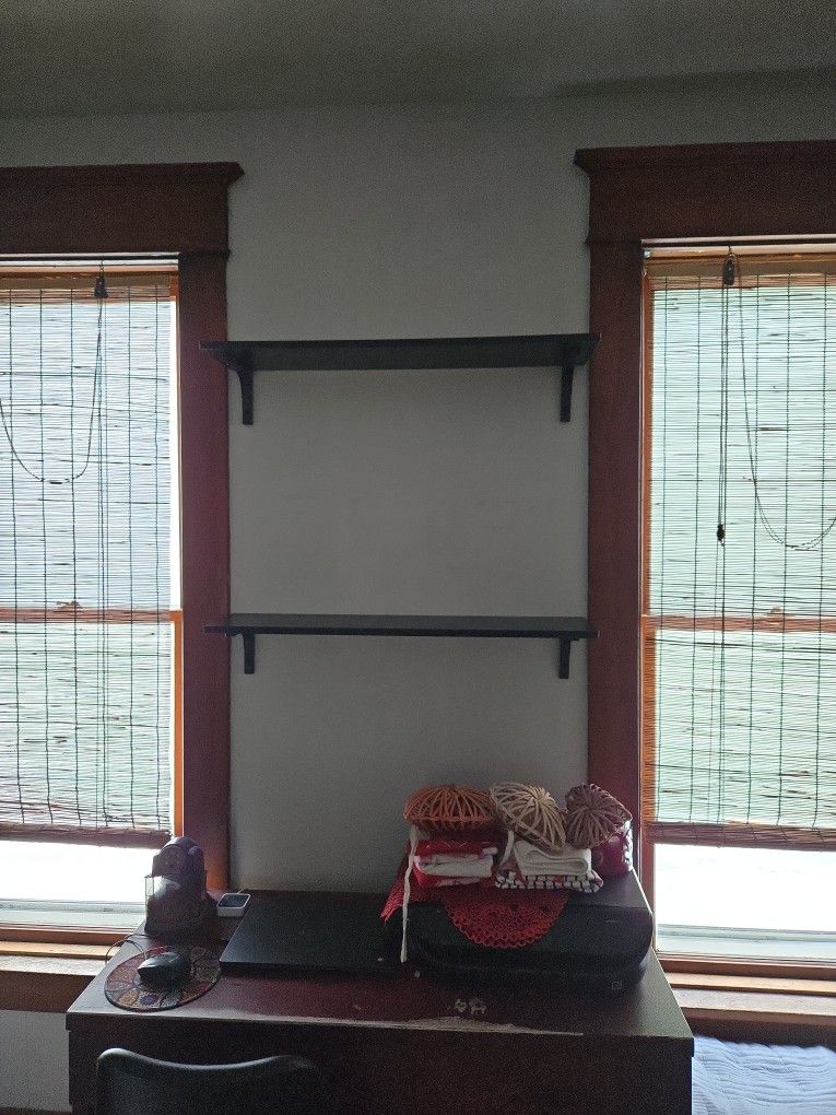 2 Shelves