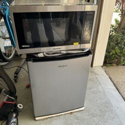Mini Refrigerator 2.7 cu ft