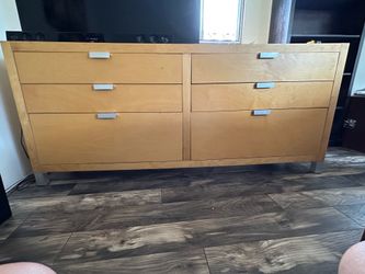 Dresser 79” x 34 1/4” x 18 1/2”