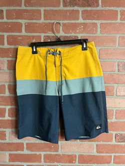 Quiksilver Highline Boardshorts / Swim Trunks – Colorblock (Men’s Size Medium)