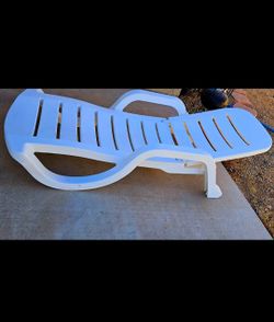 Chaise Lounges | Pool