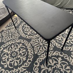 Folding table