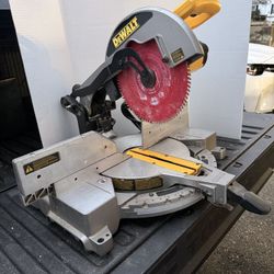 Dewalt-DW715 12-in Single-Bevel Compound Miter Saw