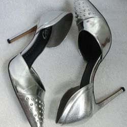 Circus Brand Size 9.5 Silver Pumps