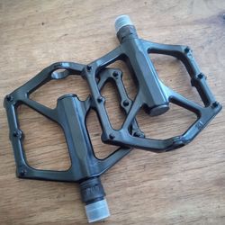 BIKE PEDALS BEARING ANTI-SLIP ALUMINIUM CYCLING MOUNTAIN BIKE AND ROAD BICYCLE PEDALS 9/16"
