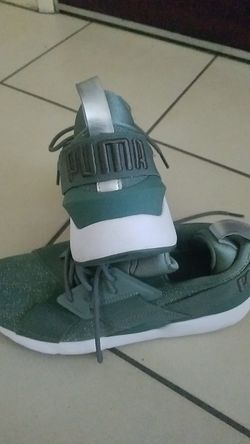 Puma women's tennis shoes size 9.5