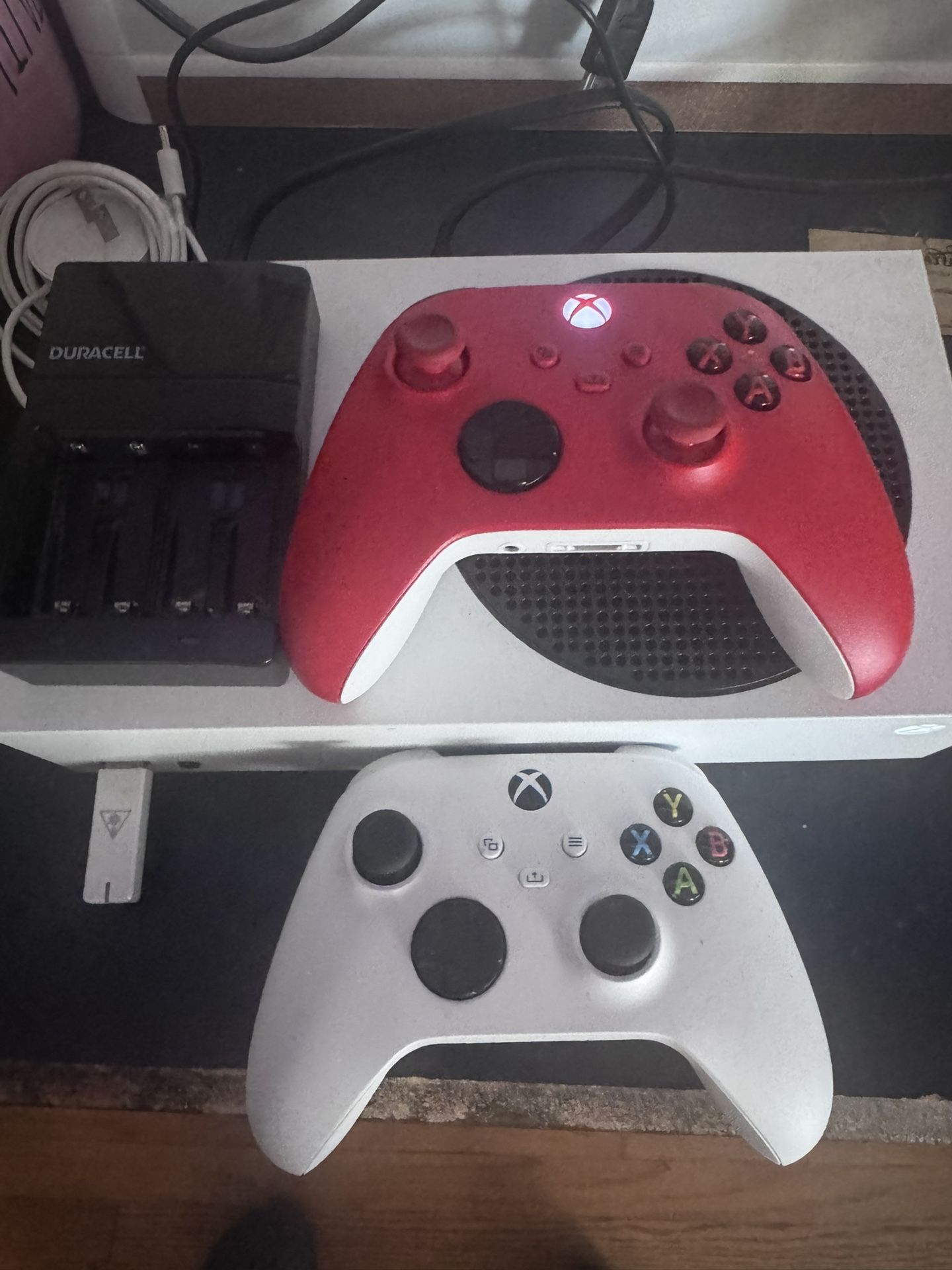 Xbox Series S(white) and Xbox One(black)