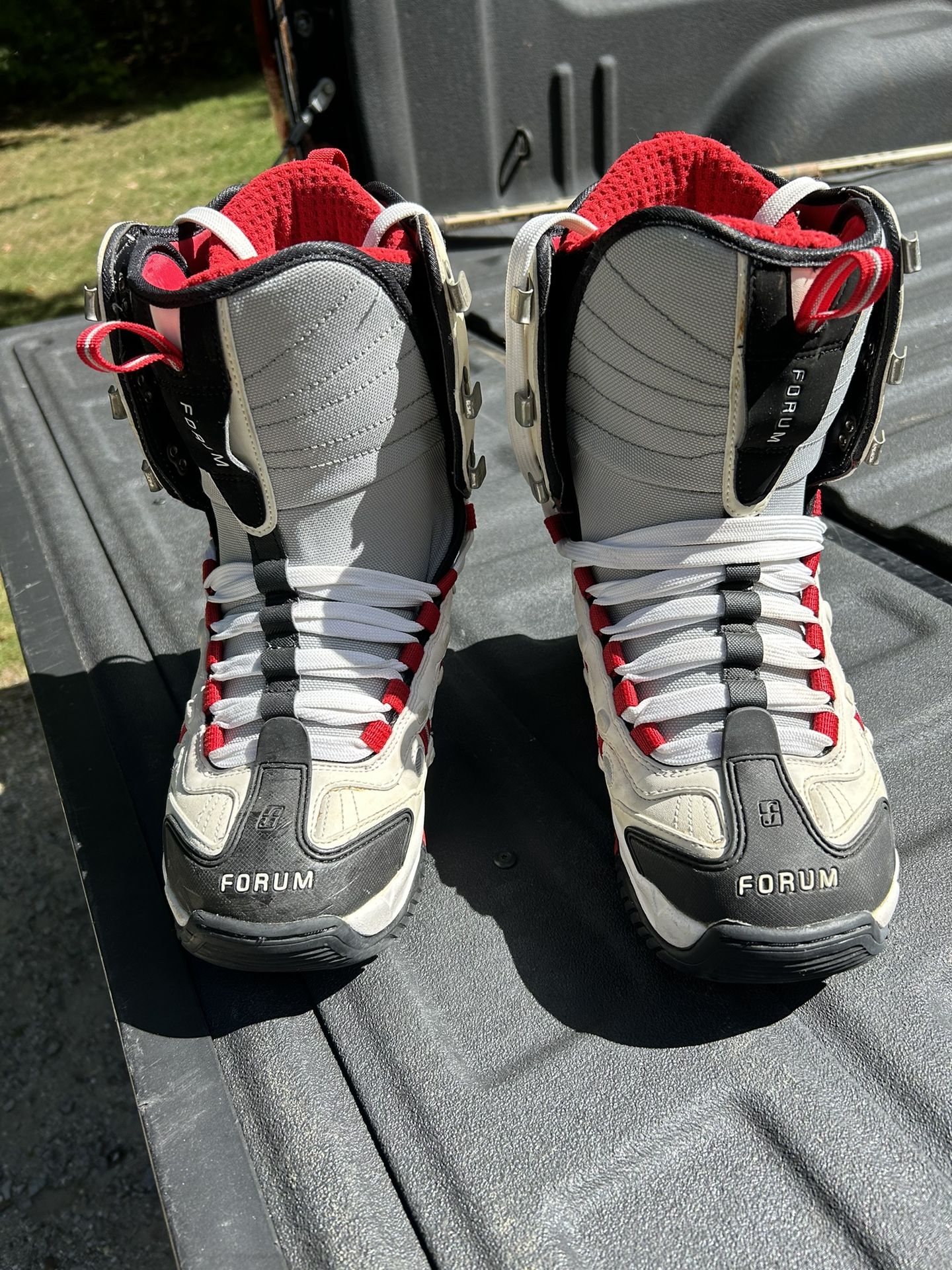 Men’s Size 8 Snowboarding Boots