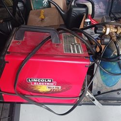 Lincoln Electric 3200 HD Welder