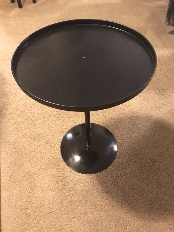 Modern metal black table, check out my other items on this app text me for more information gaithersburg Maryland 20877