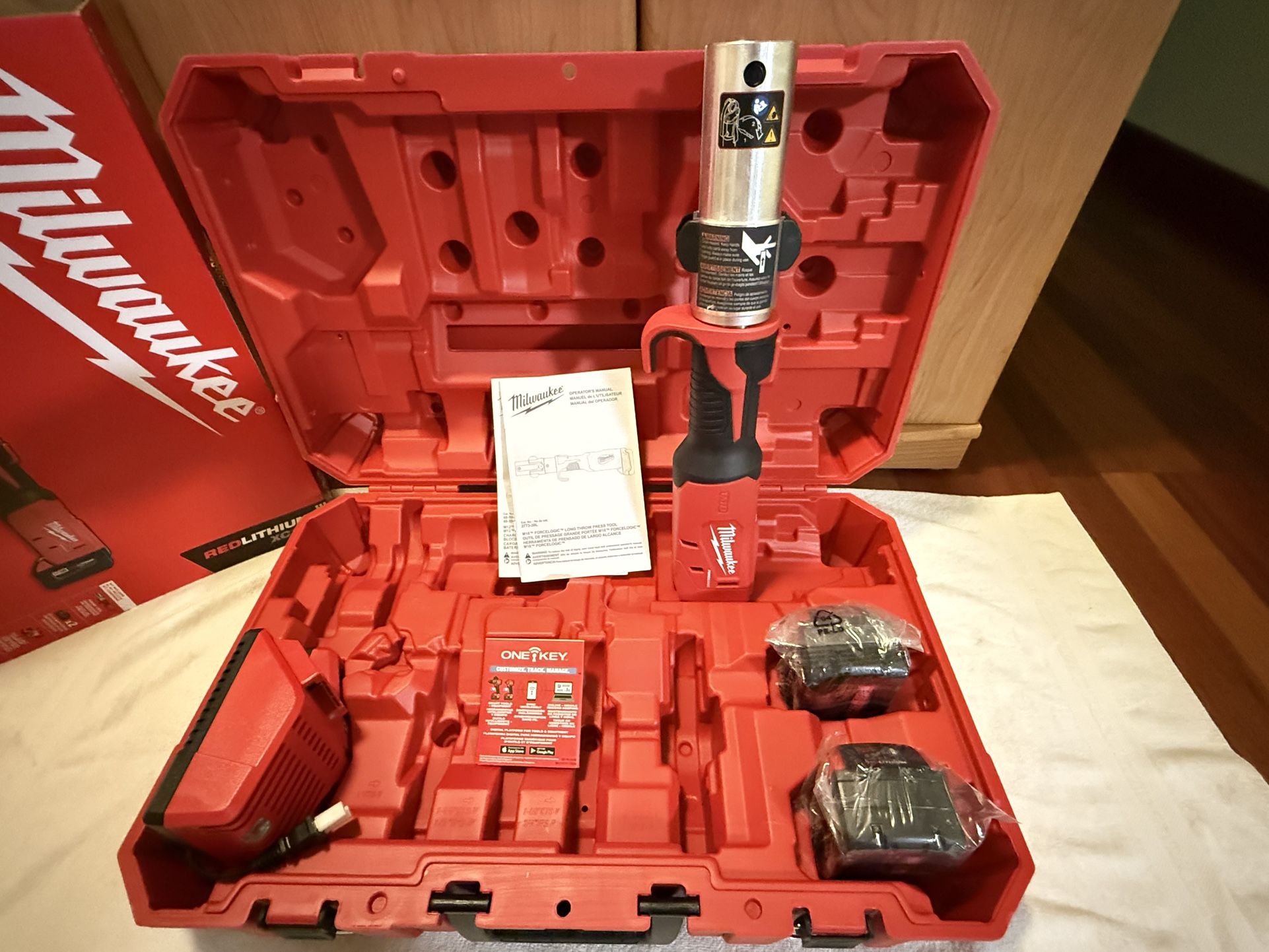 Milwaukee M18 18V Long Throw Press Tool ( Read description below )