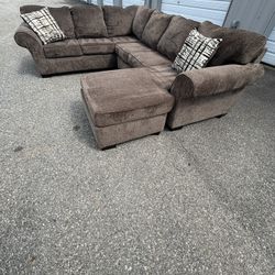 Like New Sectional Couch Free Delivery 