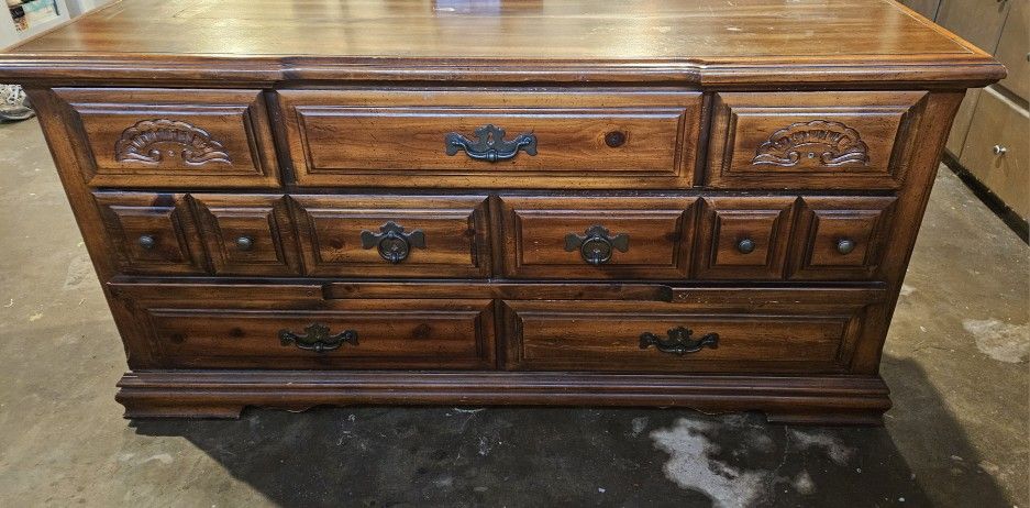 Wood 7 Drawers Dresser