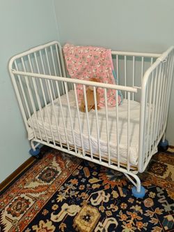 Baby crib for sale