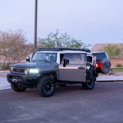 2011 TOYOTA FJ CRUISER 