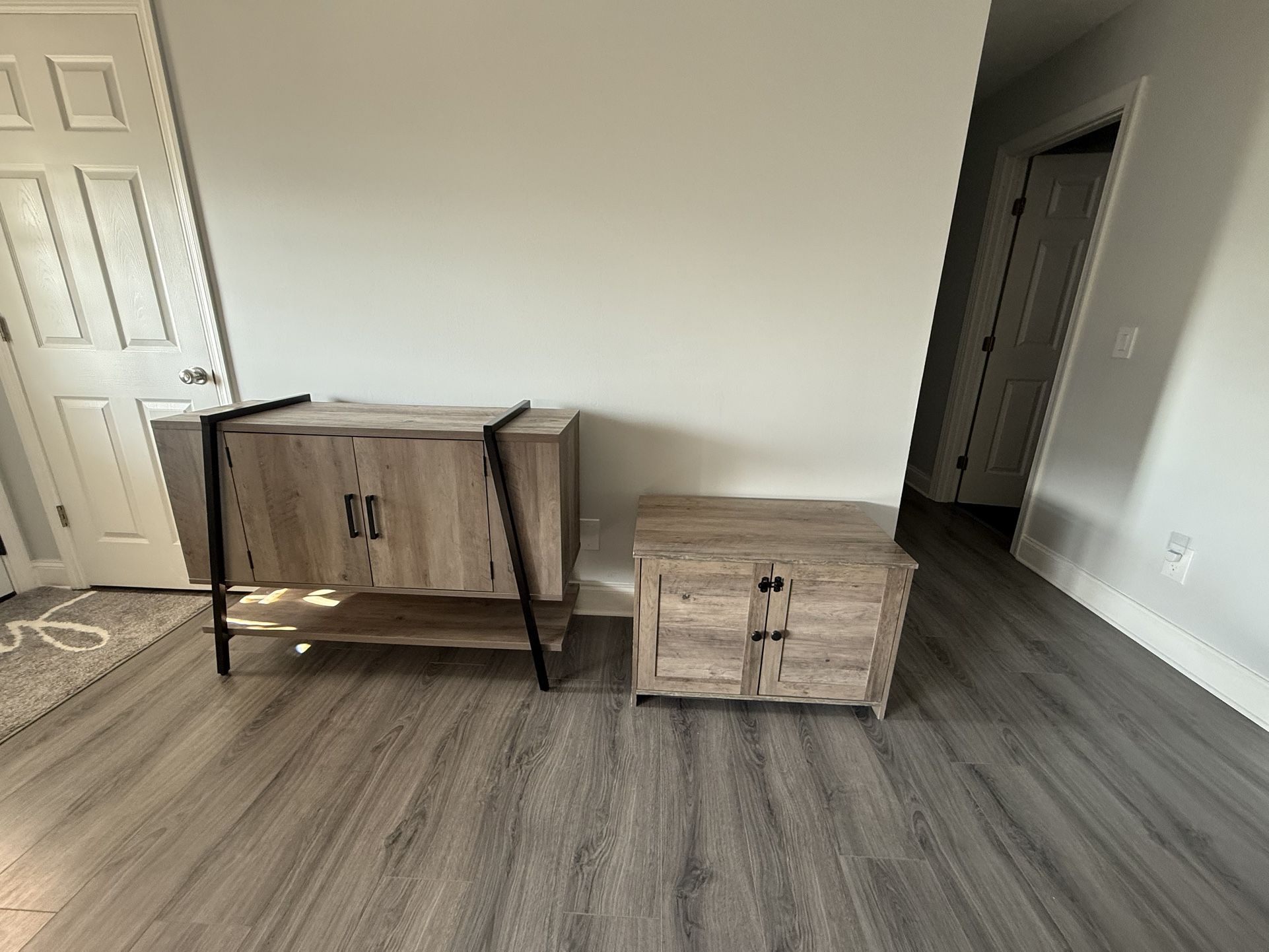 Foyer And End Table/Pet Hideaway 
