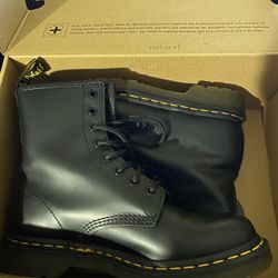 USED DR. MARTENS 1460 Womens Boots