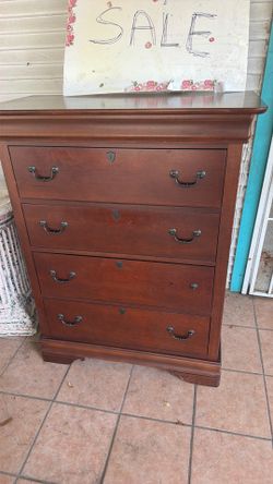 Broyhill chest