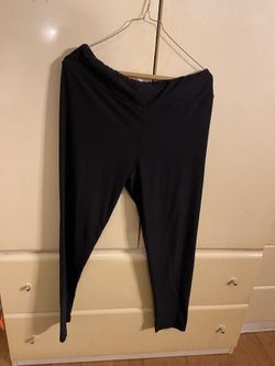 Black stretchy pants.