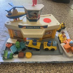 Vintage Fisher Price Airport - Complete! EX