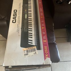 Casio CTK - 2500 digital keybord