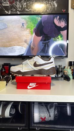 Nike Low-Top Sneakers Brown and Cream