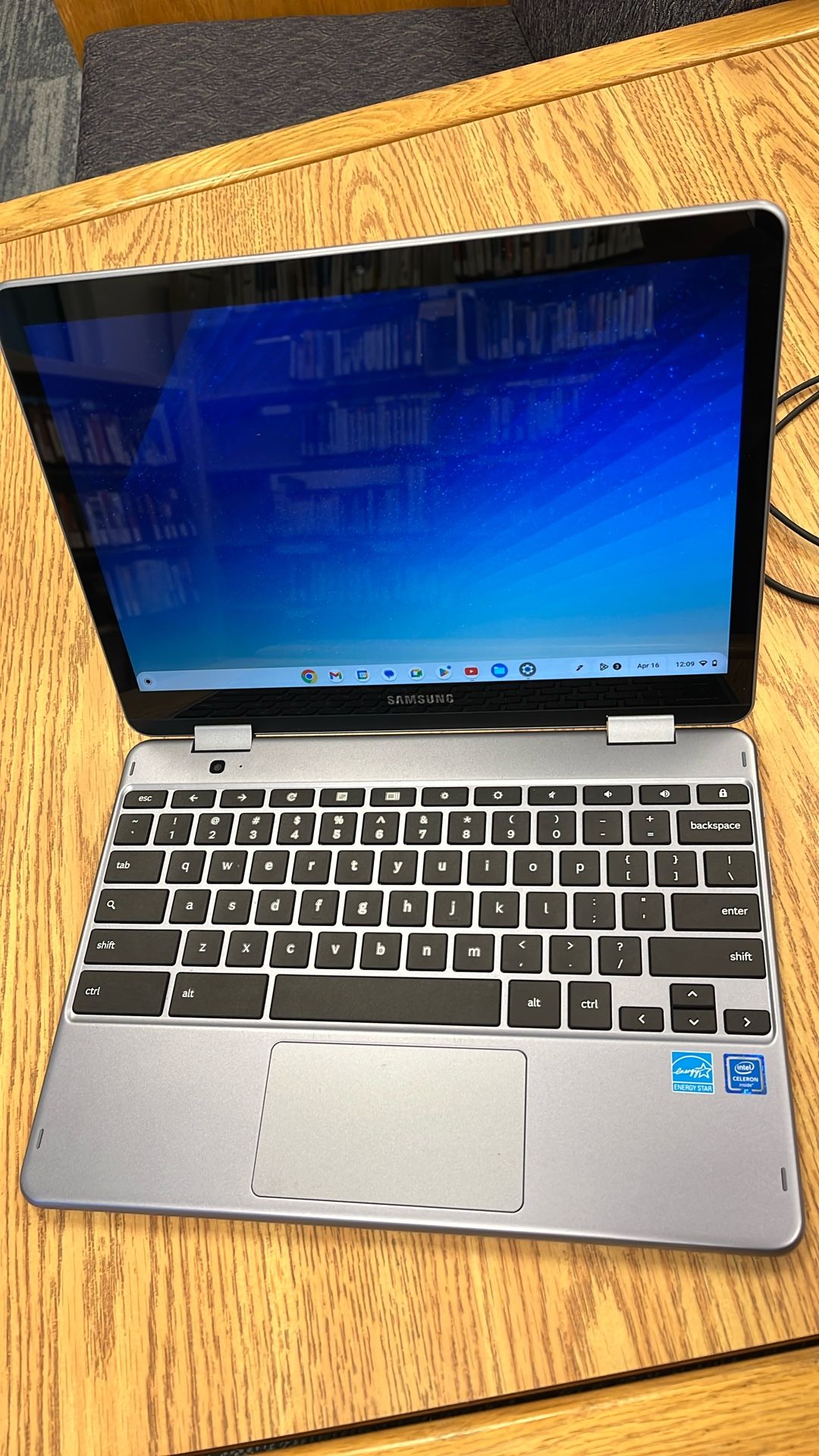 Samsung Chromebook 360 Fold TOUCHSCREEN! w(64 GB card)