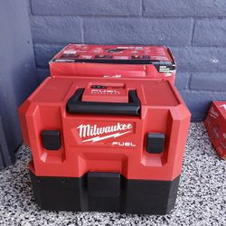 VACUUM MILWAUKEE M12 TOOL ONLY