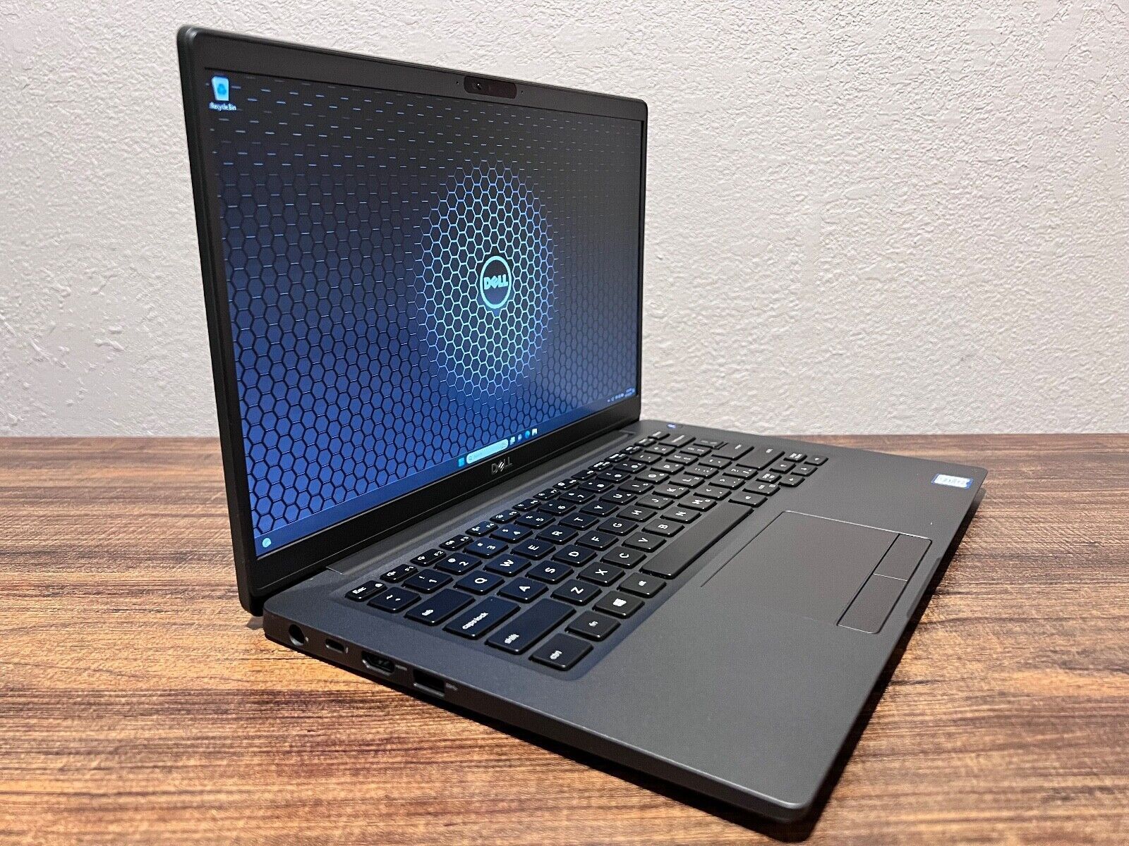 Dell Latitude 7400 Laptop - i5, 32GB RAM, 180GB SSD - Windows 11 Pro