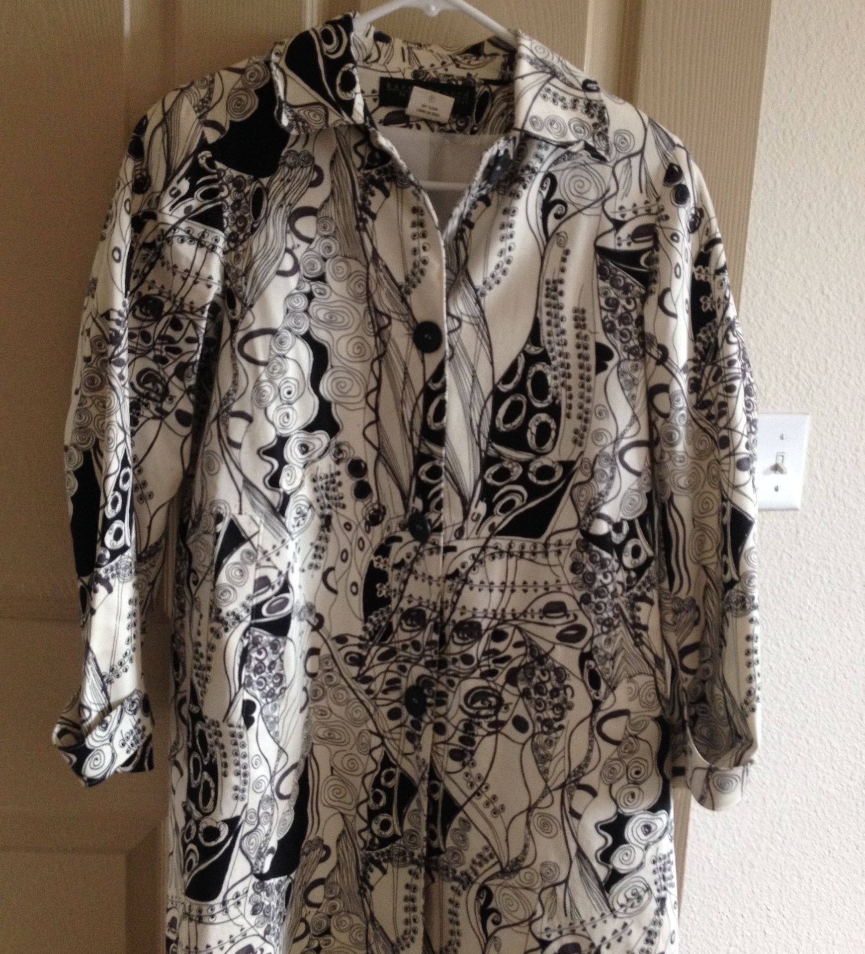 Harve Benard Black and white raincoat size 2p