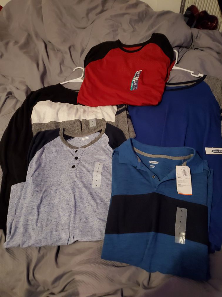 Large OLD NAVY lot (4 long sleeve 1 t shirt)