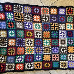 🧶 Vintage Granny Square Crochet Afghan – Multicolor – 38 X 48