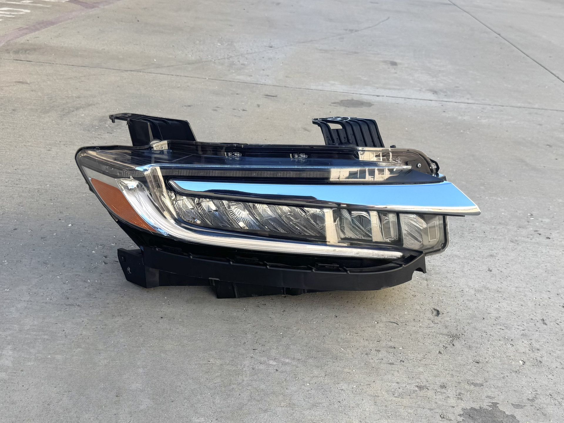 2019 - 2022 HONDA INSIGHT RH PASSENGER SIDE HEADLIGHT OEM