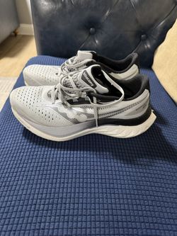 Saucony Endorphin Speed 4 Size 9