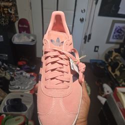 Adidas Gazelle
Glow Pink Aurora Black Men's Size 10.5 And Women's Size 12 Brand New 