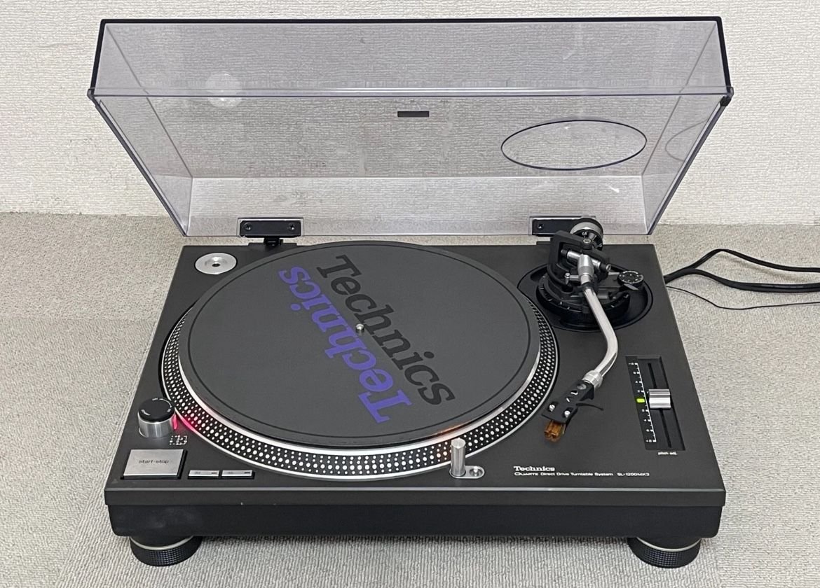 (1) Technics SL1200mk2 (Black) https://offerup.com/redirect/?o=RC5kcml2ZQ== Turntable