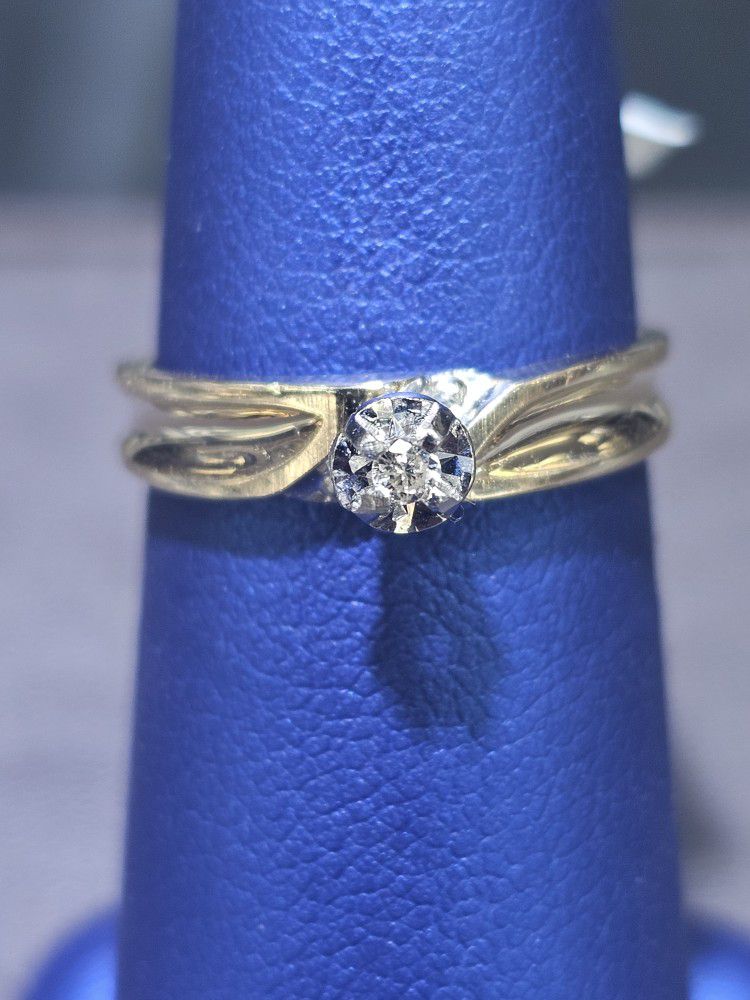14kt YG Diamond Ring. (C-5) SIZE 6. ASK FOR RYAN. #10(contact info removed)