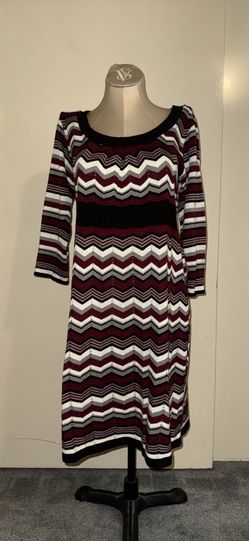 Women’s AGB very light sweater dress  (Size large)