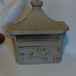  Victorian Mail Box