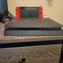 Ps4 With 2 Controllers