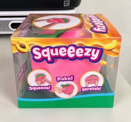 Squeezy Peach Squishy ā NEW in Box ā Large Sensory Fidget Toy
