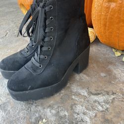 Bamboo Boots | vintage 1990’S black faux suede zipper boot with laces platform.