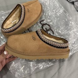 Uggs Womans Boots Size 7