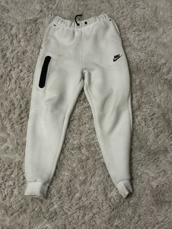 White Nike tech size M
