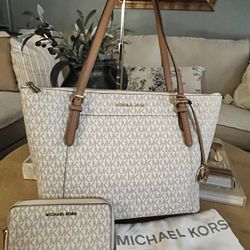 Michael Kors Zip Tote With Matching Wallet 