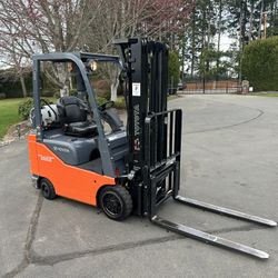 Toyota Forklift Low Hours!!!