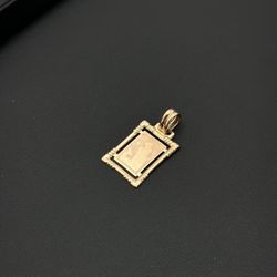 14k Gold Pendant Vintage Engraved acquires 1.9 grams
