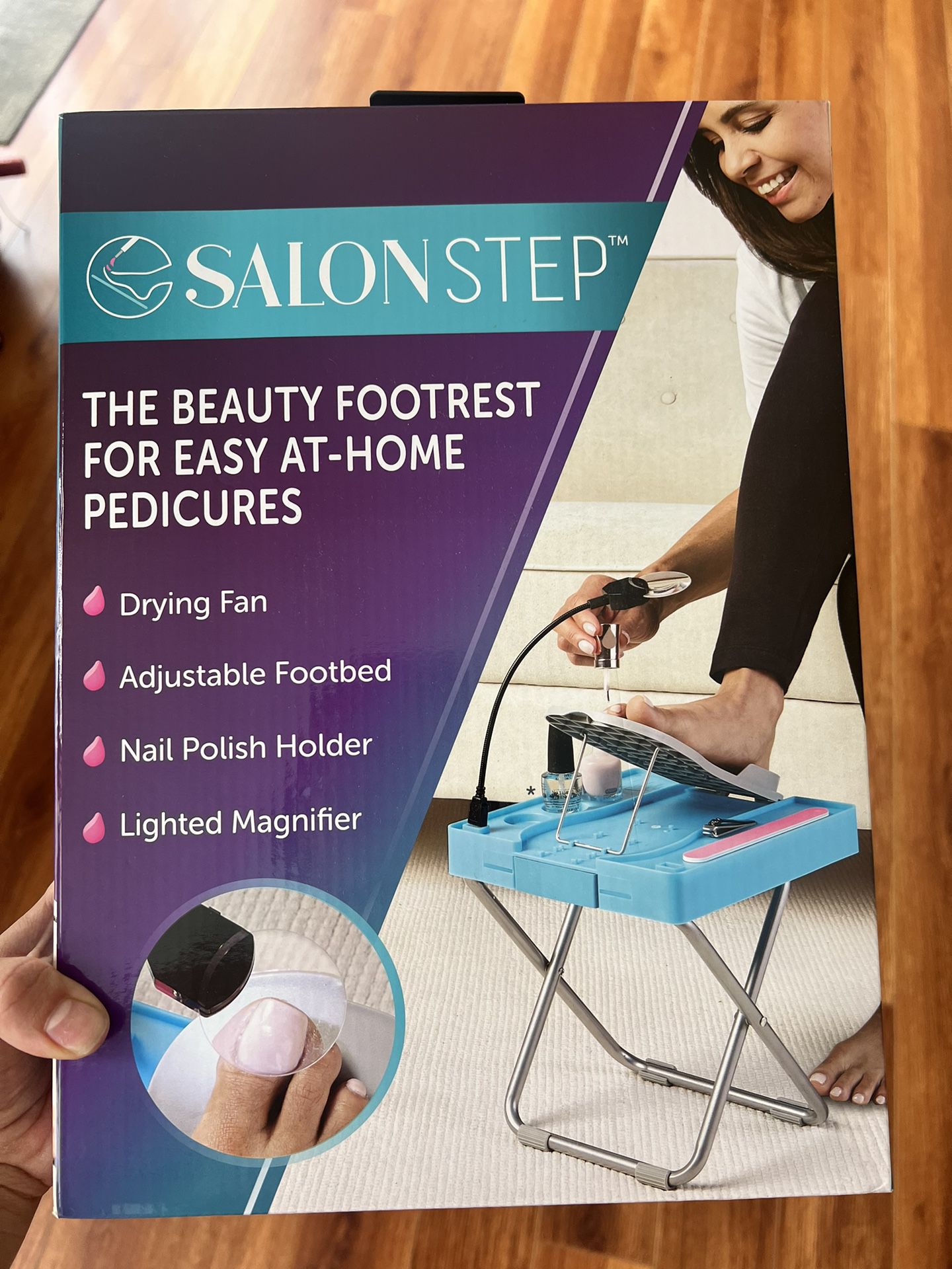 THE BEAUTY FOOTREST FOR EASY AT-HOME PEDICURES